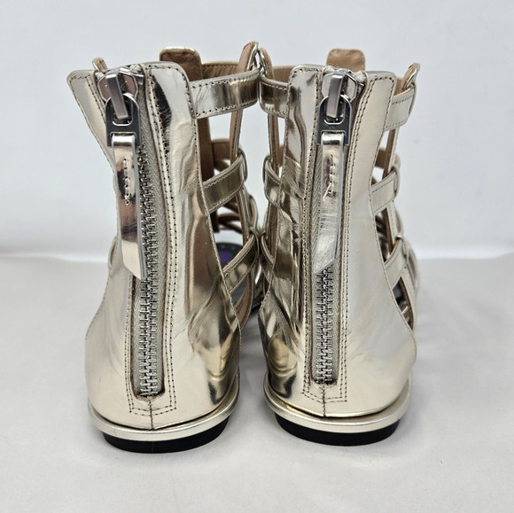 VC Signature Gladiator Silver Leather Womens Sandels Sz 8 Strappy Back Zip Women - Picture 4 of 9